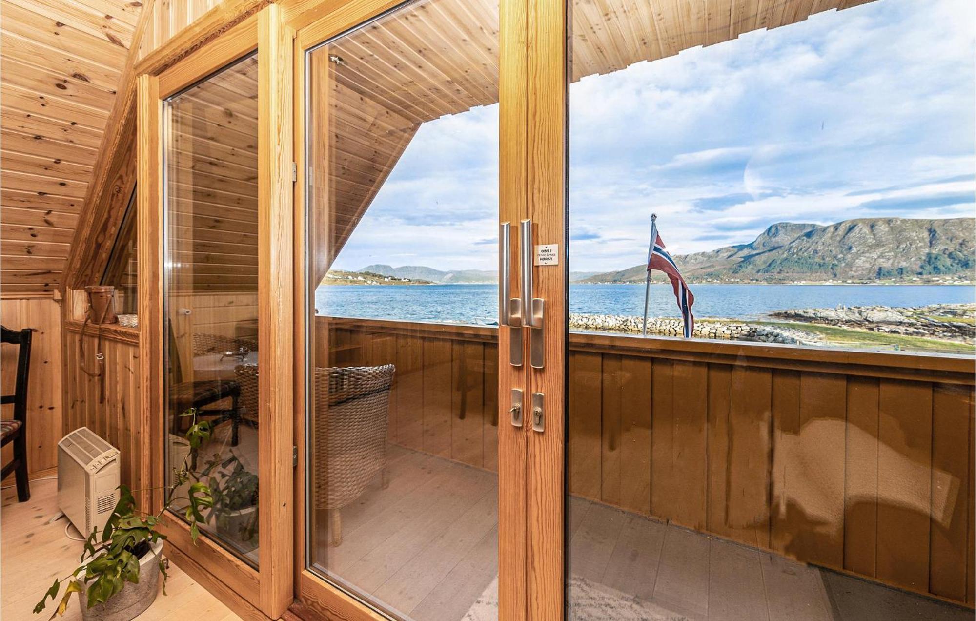 Awesome Home In Kvamsoy With Jacuzzi Sandvik  Εξωτερικό φωτογραφία