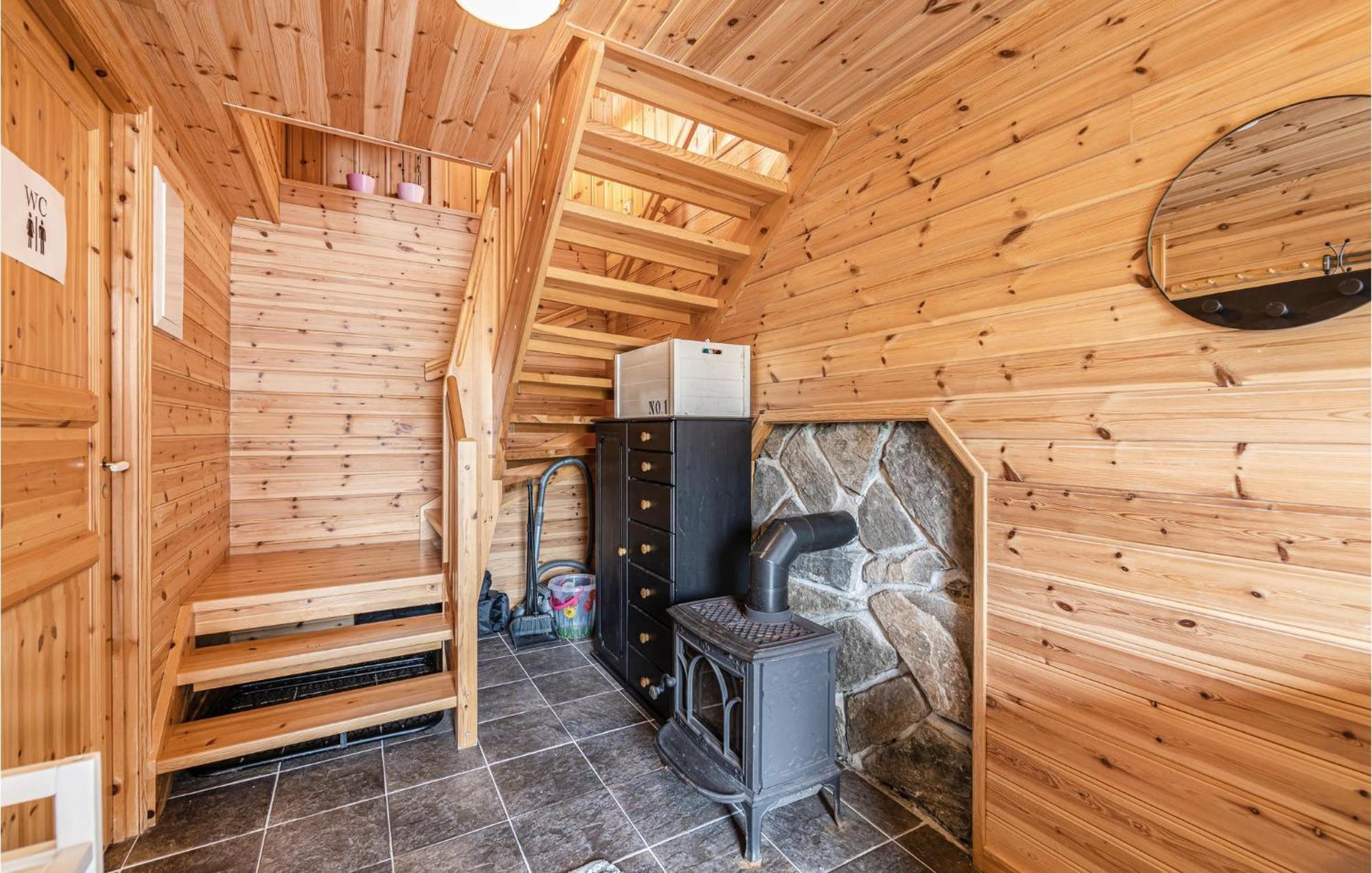 Awesome Home In Kvamsoy With Jacuzzi Sandvik  Εξωτερικό φωτογραφία