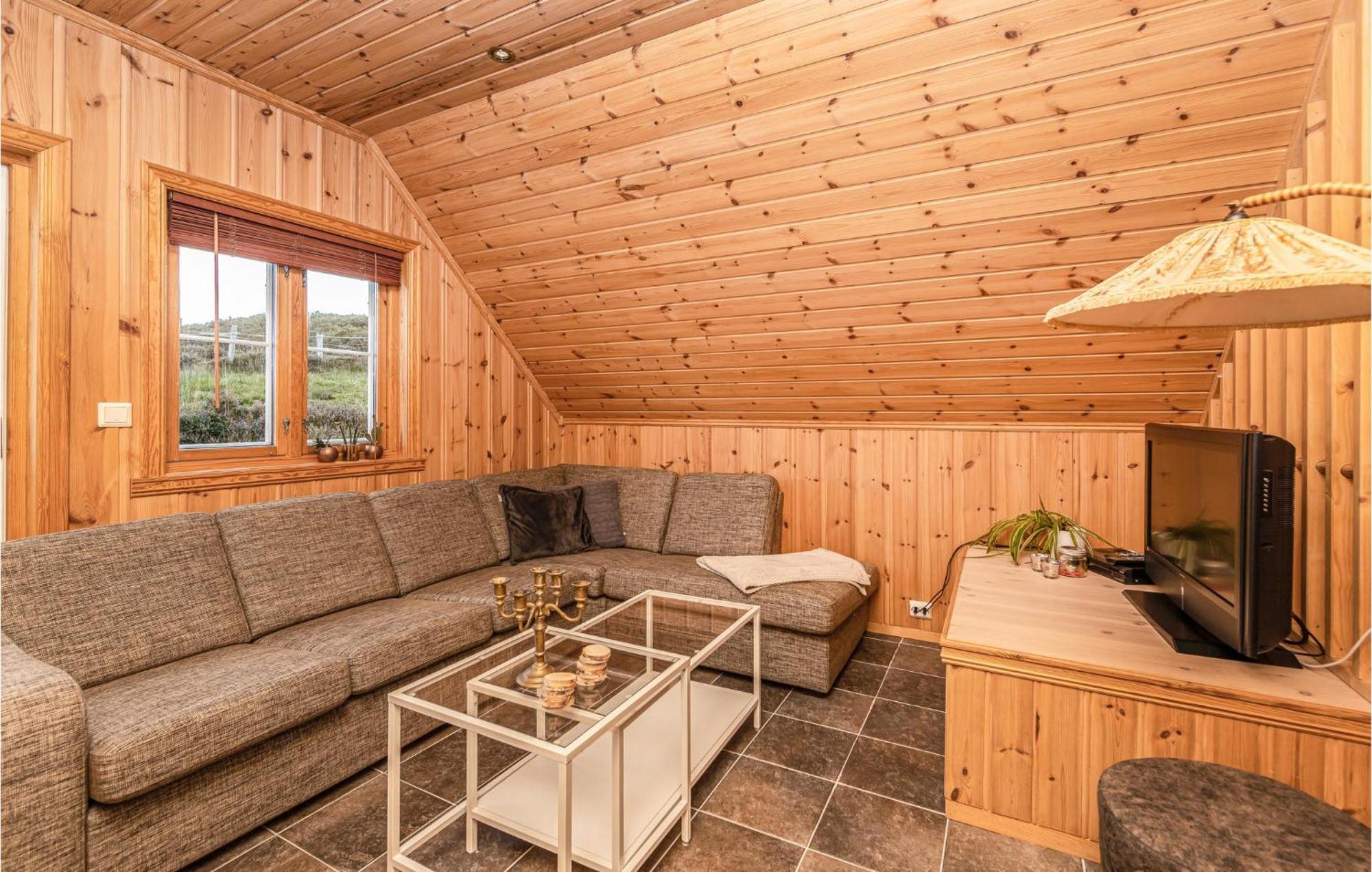 Awesome Home In Kvamsoy With Jacuzzi Sandvik  Εξωτερικό φωτογραφία
