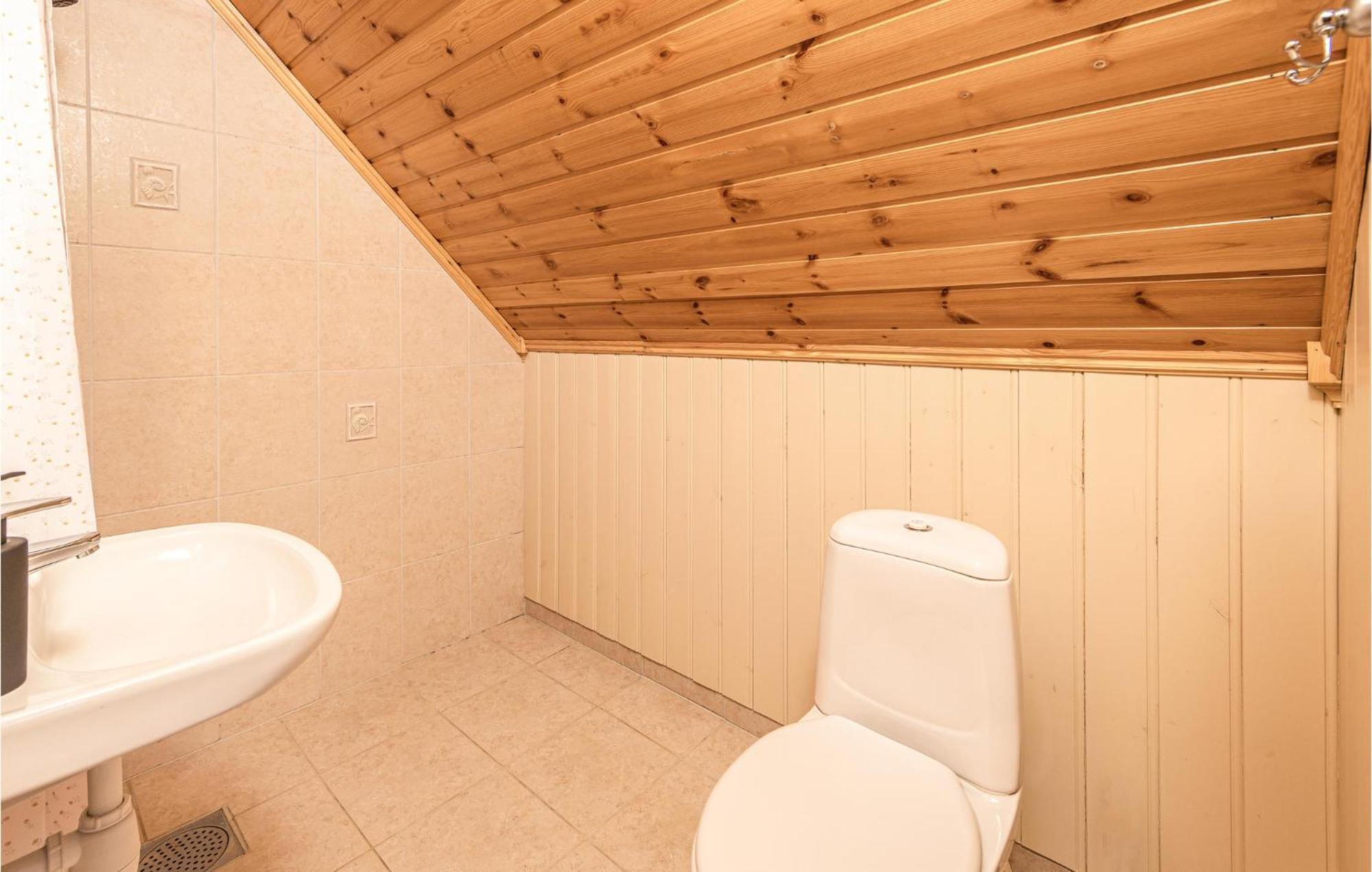 Awesome Home In Kvamsoy With Jacuzzi Sandvik  Εξωτερικό φωτογραφία