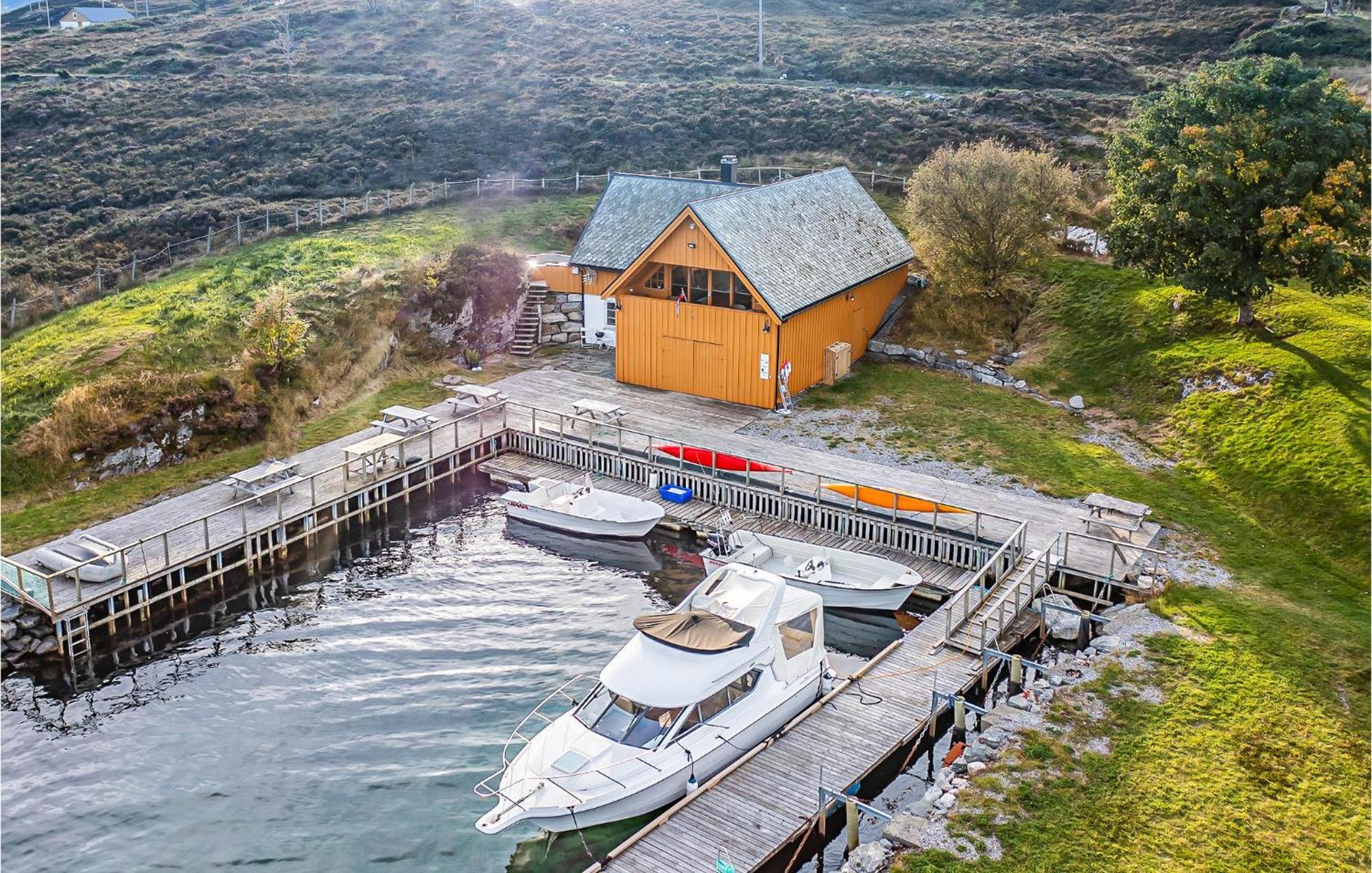 Awesome Home In Kvamsoy With Jacuzzi Sandvik  Εξωτερικό φωτογραφία