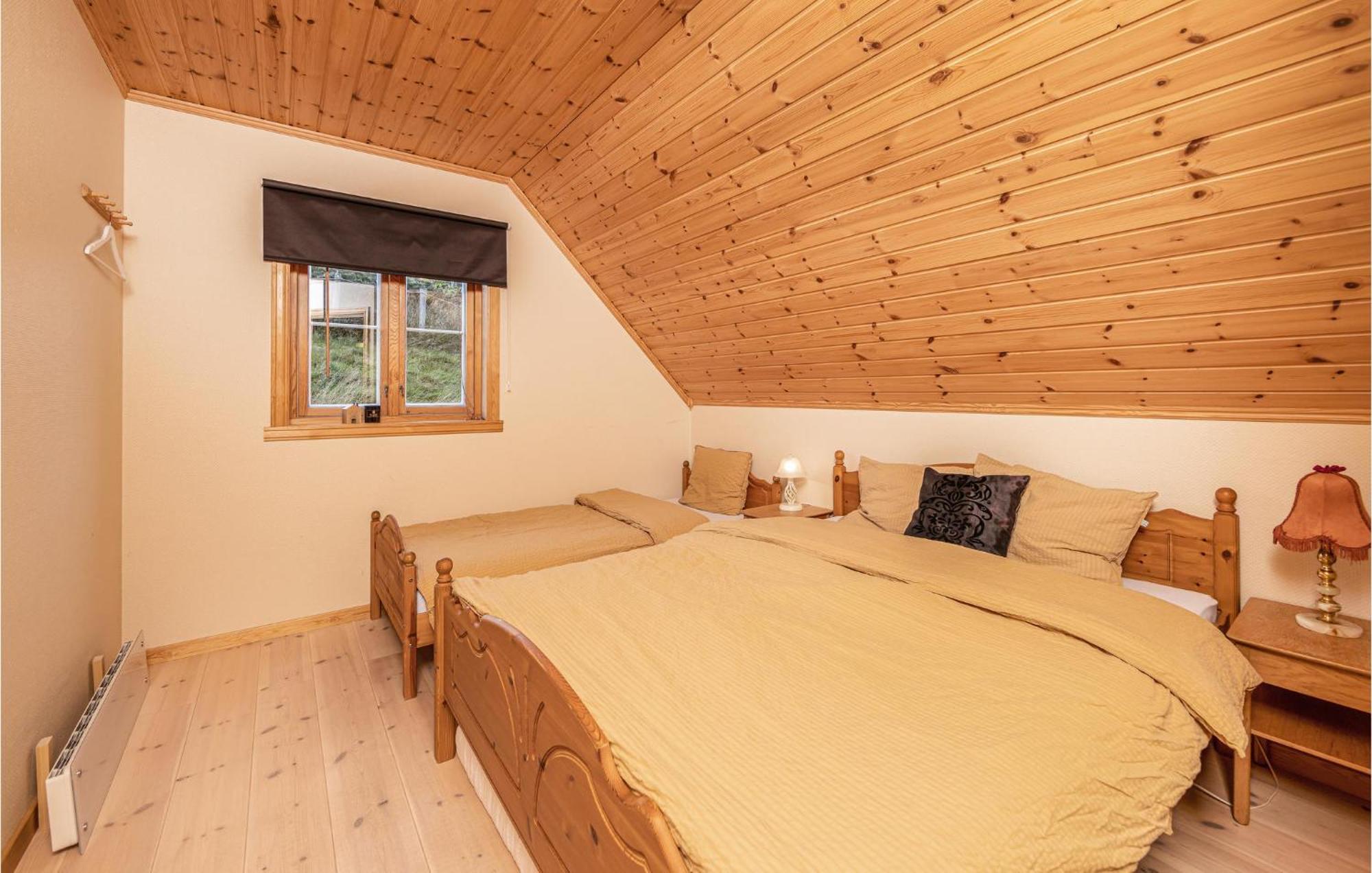 Awesome Home In Kvamsoy With Jacuzzi Sandvik  Εξωτερικό φωτογραφία
