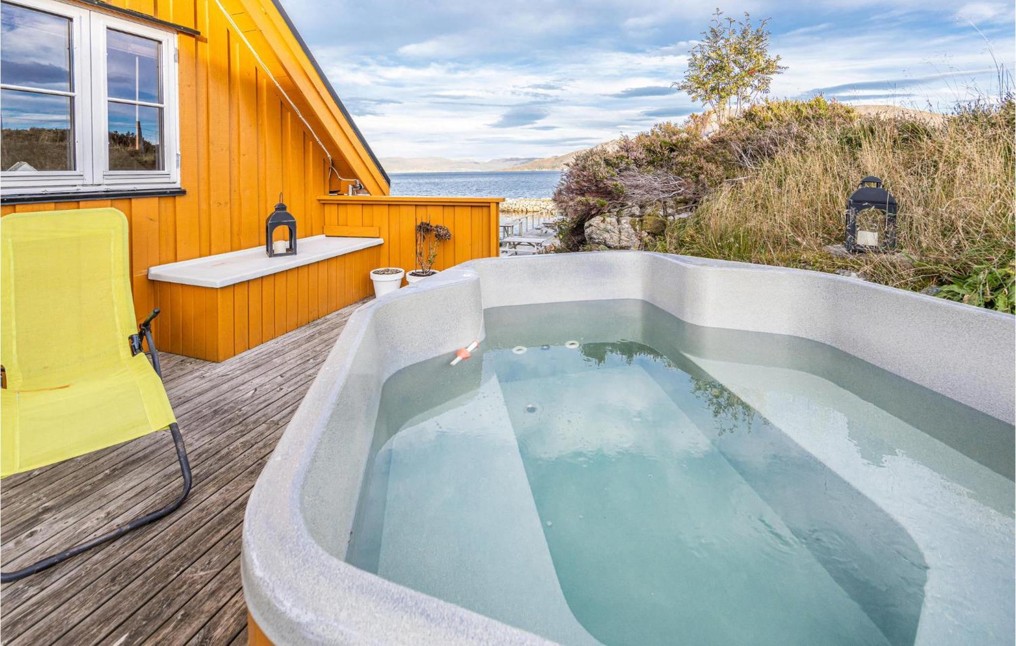 Awesome Home In Kvamsoy With Jacuzzi Sandvik  Εξωτερικό φωτογραφία