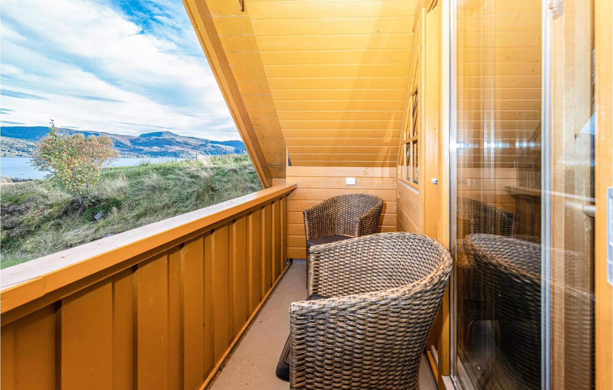 Awesome Home In Kvamsoy With Jacuzzi Sandvik  Εξωτερικό φωτογραφία