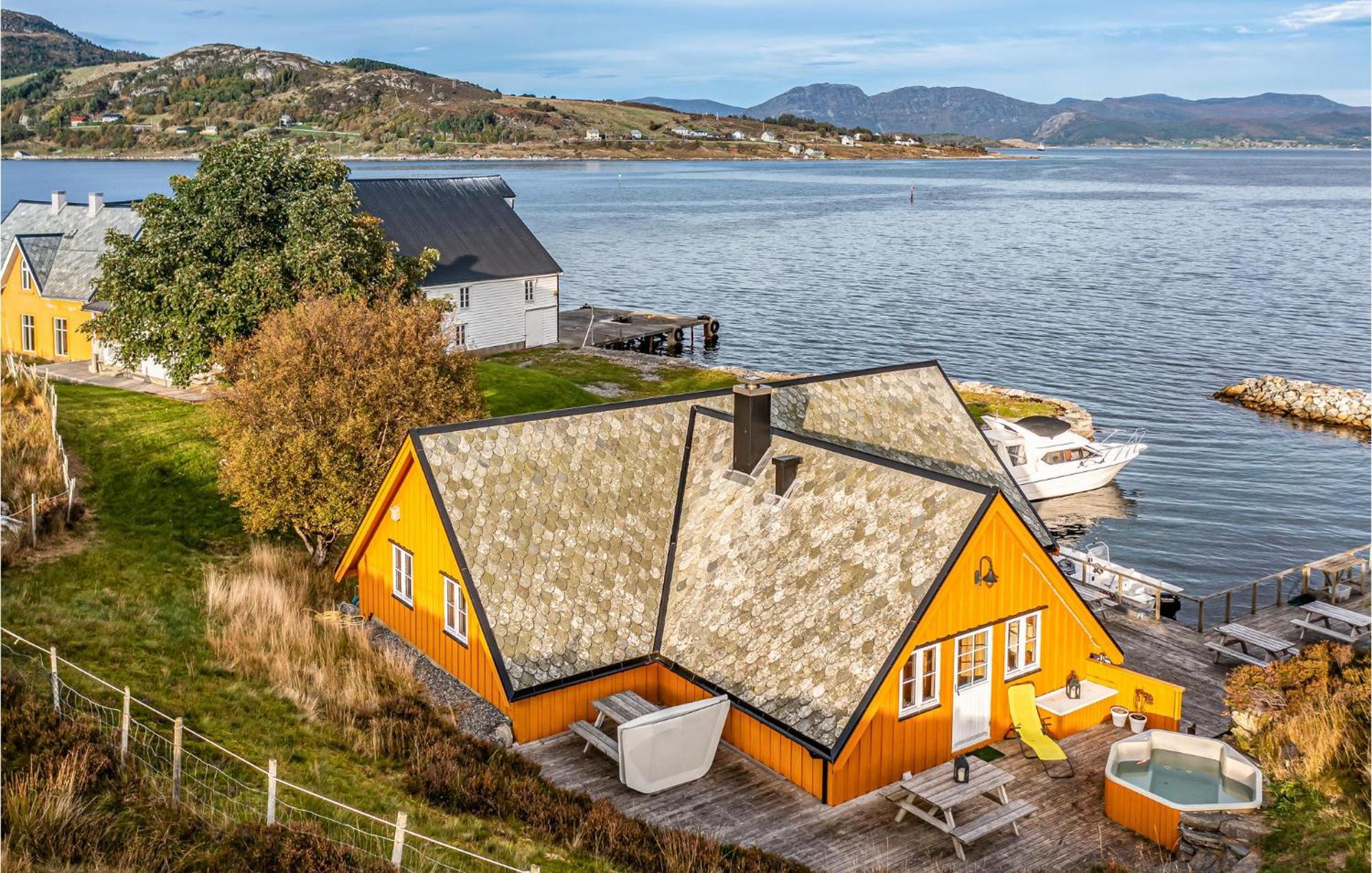 Awesome Home In Kvamsoy With Jacuzzi Sandvik  Εξωτερικό φωτογραφία