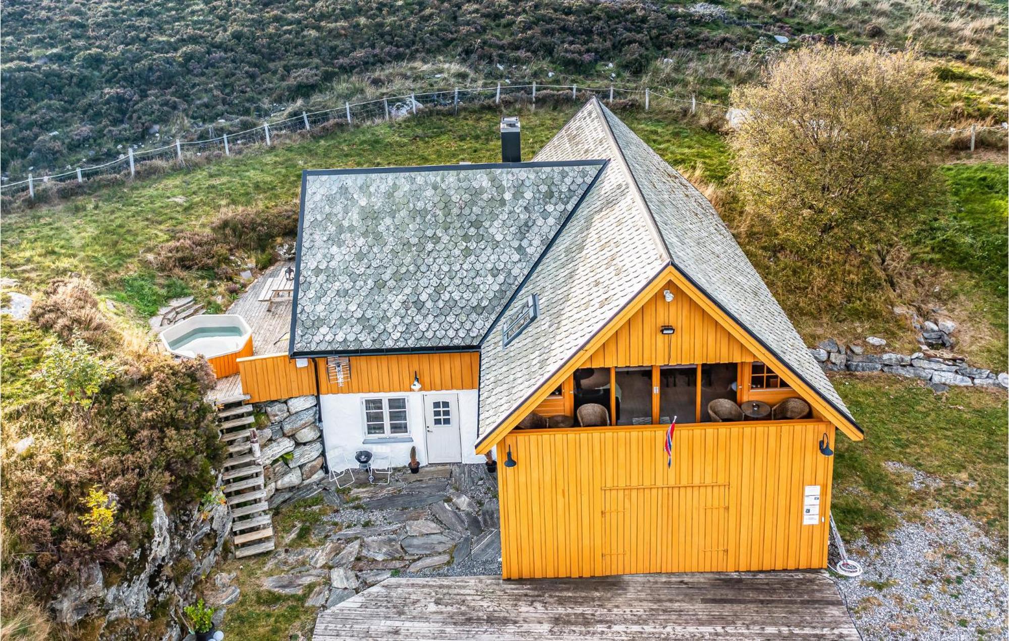 Awesome Home In Kvamsoy With Jacuzzi Sandvik  Εξωτερικό φωτογραφία