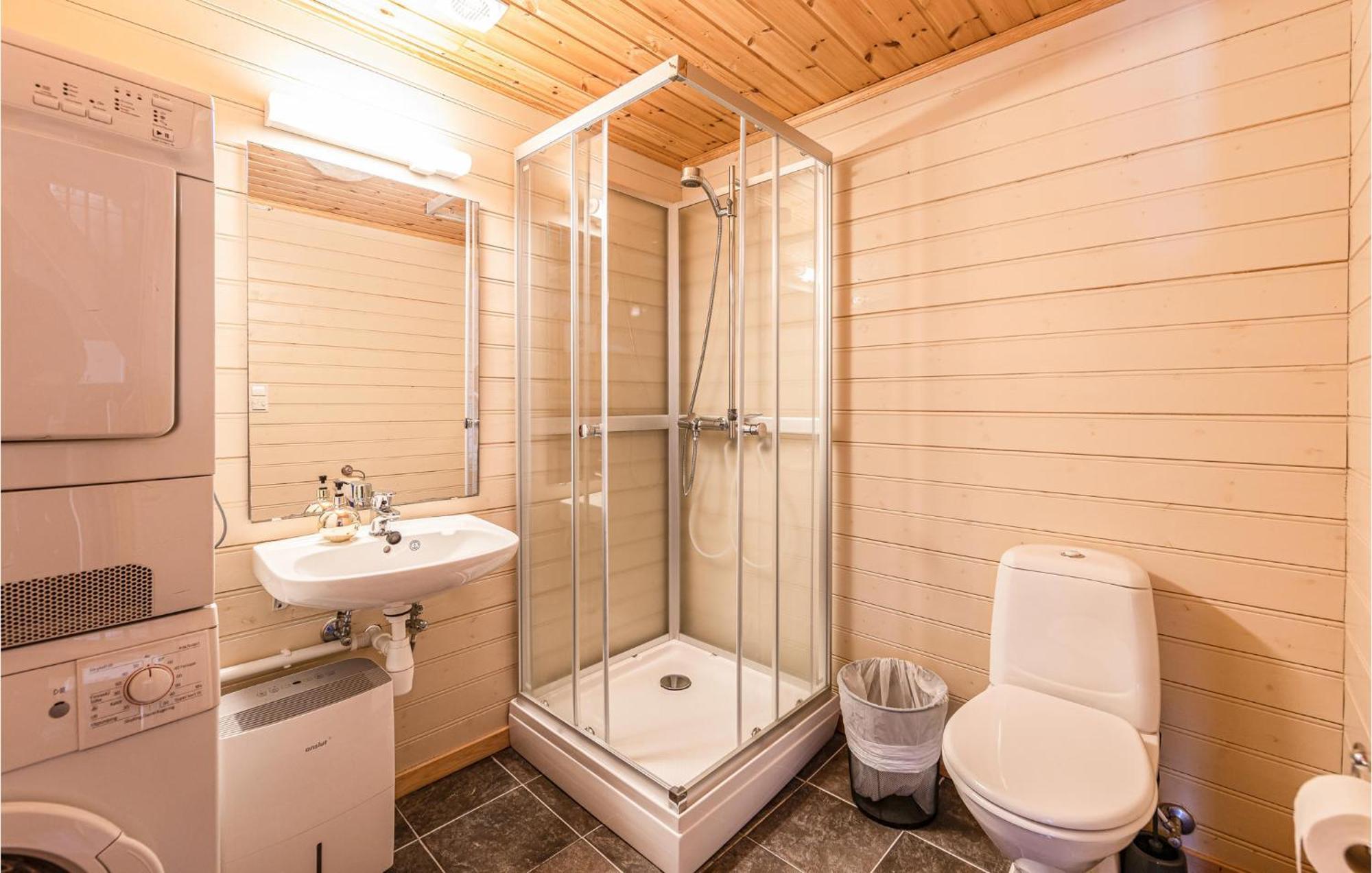 Awesome Home In Kvamsoy With Jacuzzi Sandvik  Εξωτερικό φωτογραφία